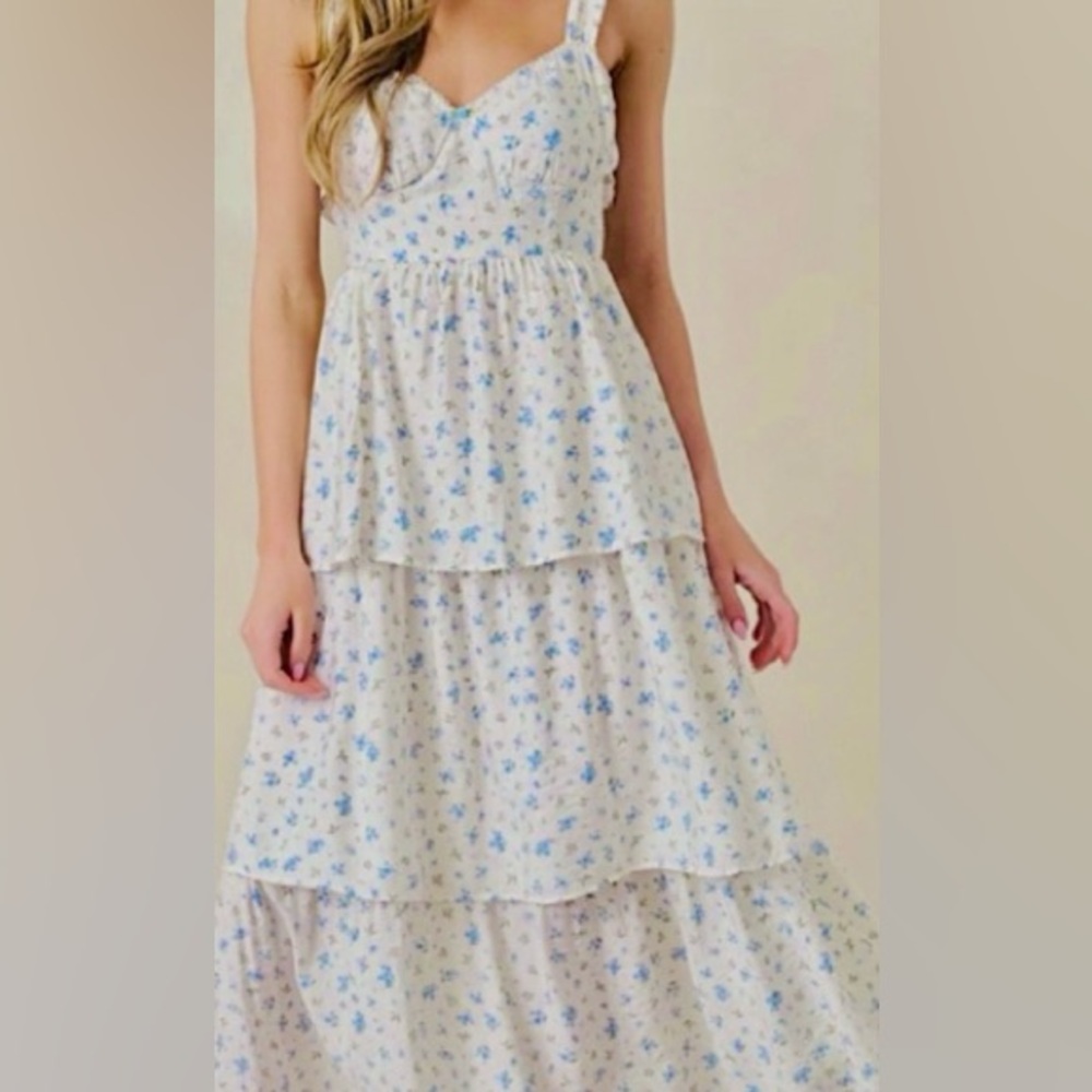 Boutique- White & Pale Blue WILDFLOWERS TIERED MAXI DRESS - Size Medium - Picture 3 of 10